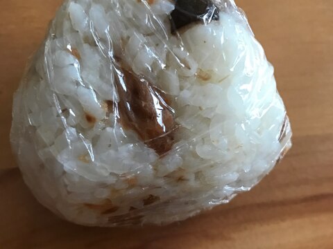 エリンギとはごろも煮のおむすび